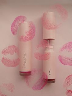 Lipstick Product Shoot Video, Glossier Product Photography, Lipstick Product Photography Ideas, Lipgloss Product Photography, Lipstick Product Shoot, Valentine Product Photography, Lip Product Photography, Valentines Day Product Photography, Lip Gloss Photoshoot Ideas