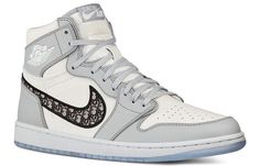 Dubbed “the most luxurious Air Jordan 1 ever”, all 8500 pairs of available Air Diors were made entirely in Italy with the finest materials and craftsmanship. The upper is constructed with white and Dior grey leather, where oblique monogrammed Swooshes enhances the opulent look. Underfoot, an translucent icy outsole completes the design. Sepatu Air Jordan, Air Dior, Doudoune The North Face, Men Dior, Jordan 1 High Og, Air Jordan 1 Retro High, Nike Basketball Shoes, Nike Air Jordan 1, Jordan 13