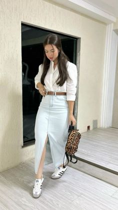 Modest Summer Fashion 2024, Denim Skirt Outfits, Elegante Casual, Stylish Work Outfits, Easy Trendy Outfits, Casual Chic Outfit, Modest Fashion Outfits