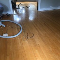 a vacuum is on the floor in an empty room with a hose attached to it