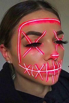 Face Make Up For Halloween Easy, Make Up Ideas Halloween Easy Diy, Easy Halloween Women Costumes, Holween Makeup Ideas, The Mask Cosplay, Best Halloween Makeup Looks, Easy Makeup Ideas Halloween, Purgecostume Halloween Girl Makeup, Skeleton Makeup Colorful