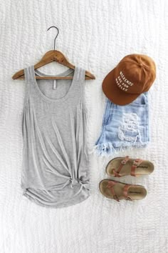 The Sleek Jersey Tank. Z Supply The Sleek Jersey Tank. Heather grey jersey tank. Super soft. Super comfy. Cute spring style. Spring outfit inspo. New arrivals at therollinj.com. Mockup Ideas, Lazy Style, Mode Boho, Mode Casual, Mode Inspo, Styling Ideas, Women Clothes, Mom Outfits, Mode Inspiration