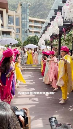 YSDC Wedding Choreography’s Instagram profile post: “#GroomEntry | BARAATIS 😍😍🔥🔥 NOW THATS HOW you surprise the bride and her family with this banging entry!⚡️#ysdcpersonalisedentries for the…” Wedding Choreography, Bride Entry, Haldi Outfits, Wedding Dance Songs, Traditional Wedding Decor, Dance Video, Designer Dresses Casual, Wedding Dance, Traditional Wedding