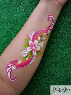 Arm Paint Ideas, Face Painting Tips, Butterfly Face Paint, Arm Painting, Festival Face