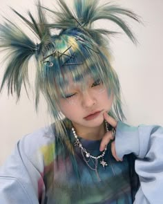 Maximalist Hairstyle, 90s Punk Hair, Unusual Hairstyles, Dyed Hair Inspiration, Punk Hair, Haircut And Color