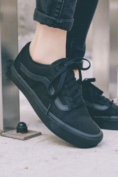 #outfitideas #sneaker #sneakers #sneakersshoes Vans Shoes All Black, All Black Vans Outfit Women, Black Vans Outfit, Black Vans Shoes, All Black Vans, Vans Old Skool Black, Vans Old School, Old School Vans