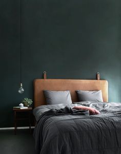 ByThornam_27_cropped_web Dark Green Walls, Leather Headboard, Green Walls, Elegant Bedroom, Bedroom Green, Elle Decor