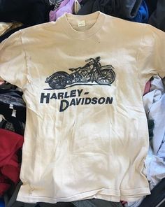 Harley Davidson Tee Shirts, Harley Davidson Graphic Tee, Thrifted T Shirts, Harley Davidson Vintage Tee, Harley Davidson Tee Outfit, Harley Davidson Outfits, 70s Tshirt, Harley Davidson Shirts, Thrift Manifest