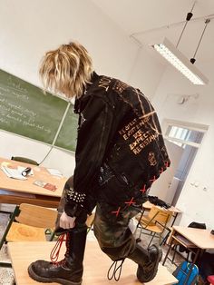 Art Punk Aesthetic, Old Punk Fashion, Post Hardcore Outfit, Crust Punk Outfits, Punk Clothing Diy, Metal Core Outfit, Punk Jacket Ideas, Punk Emo Outfits