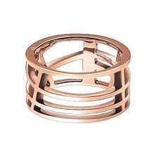 Contemporary. Refined. Draw. Minimalist femininity is the focus of this new offering, which captivates through its modern, yet intricate design. Inspi Schmuck Gold, Rose Gold Plated Ring, Rose Ring, Rose Gold Ring