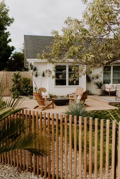 No Grass Yard, Moderne Have, Front Yard Design, Dream Yard, Front Yard Fence, Modern Fence, Yard Project, Casa Exterior, Have Inspiration