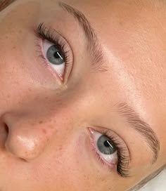 Pose cil à cil #extensiondecil #lashes #lashesfordays #lashextensions #lashartist #lashesonfleek #lashtech Natural Lash Extensions Brown Eyes, Natural Looking Lash Extensions Styles, Doll Eye Classic Lash Extensions, Nice Lashes, Lash Extensions Natural, Natural Lash Extensions, Perfect Lashes