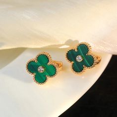 Indulge in sophistication with our CLOVER MALACHITE DIAMOND EARRINGS. Crafted with a luxurious clover design, these earrings feature stunning malachite stones and sparkling diamonds. Elevate your look with this exclusive and tasteful accessory. ADDITIONAL INFORMATION Color: Pink gold Stone: Malachite Ref. 356454 Material:925 Sterling Silver - 18k Gold Plated- 18k Real Gold ( contact us via instagram) Our replica products are committed to quality and color when used. They are made 99% similar to Elegant Malachite Earrings, Elegant Gold Malachite Earrings, Trinity Bracelet, Clover Design, Detailed Jewelry, Green Malachite, Malachite Stone, Gold Stone, Elevate Your Look