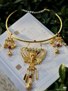 China Decorations, Traditional Asian Dress, Japanese Jewelry, Jewellery Sketches, Fantasy Jewelry, Beauty Room, Beautiful Jewelry, History