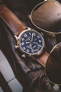 http://gentlemansessentials.tumblr.com/post/116251889679/accessories-gentlemans-essentials Der Gentleman, Army Watches, Patek Philippe Watches, Timex Watches, Amazing Watches, Beautiful Watches, Patek Philippe, Nixon