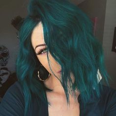 Emerald Green Hair Color, Green Hair Color, Emerald Green Hair, Dark Green Hair, Blonde Hair Green Eyes, Teal Hair, Hair Dye Colors, Hair Inspiration Color, Hair Inspo Color