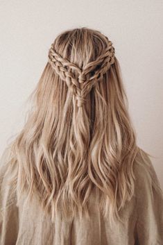 Blonde Hair Braids, Girly Hairstyles, Elegant Hairstyle, Open Hair, Amber Fillerup Clark, Breaking Hair, Wedding Braids, Amber Fillerup, Luke 12