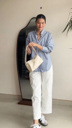 Moms Outfit, Travelling Outfit, Classy Street Style, Capsule Wardrobe Casual, Neat Casual Outfits, Simple Style Outfits, Outfit Simple, Mom Outfit, Fashion Top Outfits