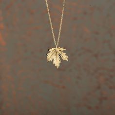 Our 14K Solid Gold Leaf Necklace is a tribute to the captivating beauty of fall, offering a simple yet elegant addition to your jewelry collection. This exquisite piece features a leaf pendant measuring 16.50mm by 14.70mm, attached to a slender cable chain. Whether you opt for the warmth of Gold, the softness of Rose Gold, or the purity of White Gold, each option adds its unique allure to the necklace. The adjustable chain length, ranging from 16 to 18 inches, ensures versatility and a perfect f Pendant Designs Gold Simple, Fall Necklaces, Gold Leaf Necklace, Autumn Necklace, Art Jewelry Design, Rose Gold Chain, Leaf Jewelry, Leaf Necklace, Leaf Pendant