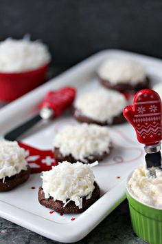 Chocolate Coconut Cookies Coconut Cream Cheese, Chocolate Coconut Cookies, Coconut Cookies Recipes, Christmas Cookie Recipes, Christmas Cookies Easy, Best Christmas Cookies, Coconut Cookies, Chocolate Dessert Recipes