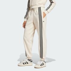 70s Shorts, Track Suits, Adidas Shop, Adidas Hoodie, Fleece Joggers, The 70s, Vintage Adidas, Sporty Look, Adidas Online