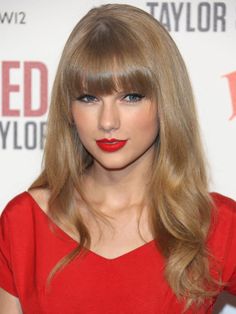 How to Go Blonde At Home - The Skincare Edit Medium Ash Blonde Hair, Sandy Blonde Hair, Neutral Blonde, Blonde Hair With Bangs, Cool Blonde Hair, How To Cut Bangs, Hair Styles 2014