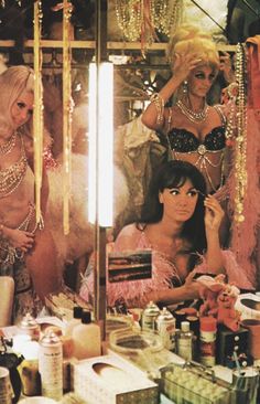 Vegas Showgirl, My Funny Valentine, Oui Oui, Vintage Glamour, Pics Art, Cabaret, Up Girl, Hollywood Glamour, Dressing Room