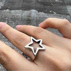 Antique Silver Rings Chunky, Cool Chunky Rings, Silver Star Rings, Star Rings Jewelry, Chunky Star Ring, Star Ring Silver, Silver Chunky Ring, Jewellery Inspo Silver, Chunky Silver Ring