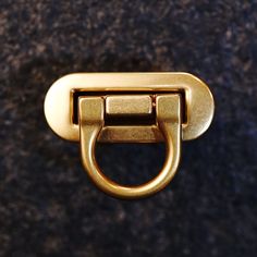 Qty: 1 pc High-quality locks come from Amy roke. Good to use for leathercraft, belt, handbags, wallet, handcraft, strips, jacket etc. Great for any custom leather works or jewelry. Handbag Hardware, Handbag Wallet, Custom Leather, Leather Craft, Phone Ring, Purse Wallet, Hong Kong, Handmade Items, Take That