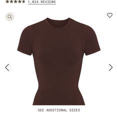 Belly Shirts, Brown T Shirt, Capsule Closet, Christmas Outfits, Closet Ideas, Clothing Ideas, Cute Casual Outfits, Christmas Outfit, Clothing Items