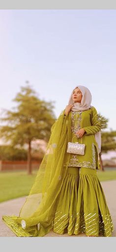 Garara Designs, Hijab Party, Gharara Designs, Function Dresses, Fashion Halloween, Pakistani Party Wear, Pakistani Wedding Outfits, Party Wear Dress, Pakistani Fashion Party Wear