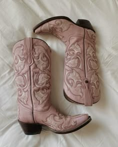 Cowgirl Outfits Aesthetic, Cowgirl Boots Aesthetic, Cowgirl Shoes, Pink Cowboy Boots, Pink Cowboy, Cowboy Aesthetic, Mode Zara