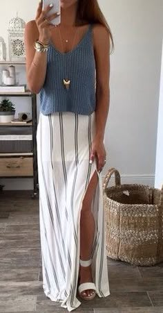 Knit Top Outfit, Mode Ab 50, Blue Knit Top, Rok Outfit, Maxi Rok, Top Outfit, Looks Street Style, Maxi Skirts, Looks Style