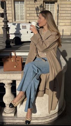 Discover the latest European summer outfits to elevate your style. Shop fresh looks for a fashionable season! Travel Outfit Autum, Norway Outfit Autumn, Madrid Fashion Fall, Norway Street Style, 2023 Lifestyle, Travel Fits, Italian Summer Outfits, Mom Vibes