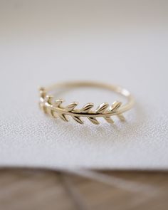 This delicate half olive branch ring signifies peace. The green leaves of spring and summer depict hope, renewal and revival. Material 14K Solid Gold Top width 4mm from top/bottom of leaves Bottom Band 1.2mm delicate round wire band Production 1-3 weeks Rings With Leaves, Olive Branch Ring, Olive Leaf Ring, Plant Rings, Botanical Ring, Summer Rings, Latest Fashion Trends For Women, Branch Ring, Friendship Rings