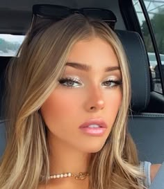 Country Concert Makeup Looks, Country Makeup Ideas, Nighttime Makeup Looks, Champagne Makeup Look, Grad Makeup, Halloweenský Makeup, Ball Makeup, Natural Prom Makeup, Gold Makeup Looks