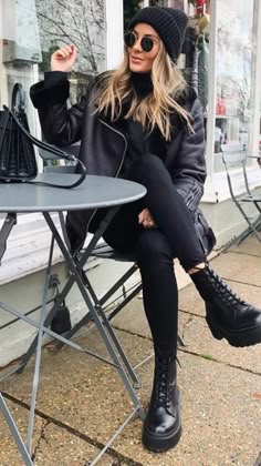 Combat Boot Outfit, City Break Outfit, Outfits Cold, Winter Outfits Cold, Stil Elegant, Looks Street Style, Cute Winter Outfits, 가을 패션