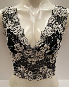 Sequined stretch lace midriff crop top sleeveless short blouse in black and white combination color Fitted Lace Top, Pleated Crop Top, Combination Color, Romantic Clothing, Short Blouse, Theatrical Romantic, Lace Halter Top, Short Blouses, 2024 Style