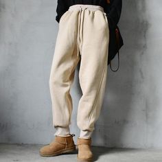 Relaxed Fit Sweatpants With Drawstring For Winter, Relaxed Fit Drawstring Sweatpants For Winter, Baggy Drawstring Pants For Winter, Winter Baggy Pants With Drawstring, Baggy Fall Sweatpants, Trendy Straight Sweatpants For Winter, Casual Beige Sweatpants For Winter, Winter Leisure Sweatpants With Elastic Cuffs, Trendy Bottoms For Leisure In Winter