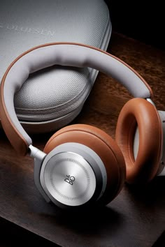 A timeless image we captured of the Beoplay HX Bang and Olufsen headphones. We love the composition and cinematic lighting, which highlights the premium leather material. Bang And Olufsen Headphones, Bang Olufsen Headphones, Headphone Product Photography, Headphones Product Photography, Headphone Photography, Headphones Photography, Electronics Photography, Drawing Objects, Tech Photography