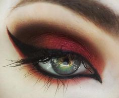 I can pull this off with #MUD pomegranate Carnaval Make-up, Maquillage Goth, Halloweenský Makeup, Red Eye Makeup, Red Eyeshadow, Oc Inspo, Makijaż Smokey Eye