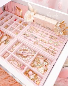 Girly Room Decor, Pink Bedroom Decor, Pink Room Decor, Cute Diy Room Decor, Baby Pink Aesthetic, Glam Room, Pink Life, Girly Room, Cute Bedroom Decor