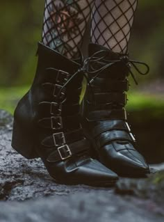 Black Cat Aesthetic, Witchy Style, Witchy Fashion, Witch Outfit, Fashion Victim, Alt Fashion, Dream Shoes, Goth Fashion