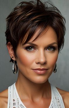 Women Middle Age, Short Haircut Ideas For Women, Haircut Ideas For Women, Short Haircut Ideas, Choppy Bob Hairstyles For Fine Hair, Chic Short Haircuts, Short Shag Haircuts, Short Haircut Styles