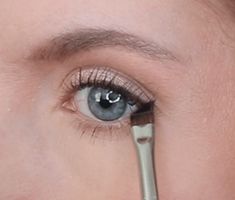 Daytime Eye Makeup Hooded Eyes, Eyeshadow Small Eyelids, Eye Makeup For Deep Set Hooded Eyes, Everyday Makeup For Hooded Eyes, Eyeshadow For Small Hooded Eyes, Bronze Eye Makeup Hooded Eyes, Eye Makeup For Aging Hooded Eyes, Simple Eyeshadow Tutorial Hooded Eyes, Simple Hooded Eye Makeup