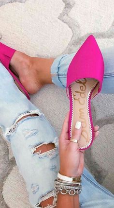 Visual Vamp, Fashion 30s, Pink Mules, High Heels Boots, Pink Flats, Street Shoes, Color Fashion, Carrie Bradshaw