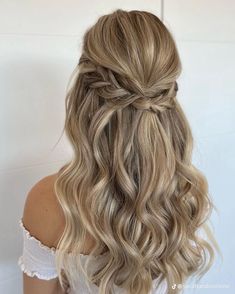 Grad Hairstyles, Loose Braid, Curled Hairstyles For Medium Hair, Braid Twist, Wedding Hair Half