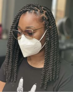 Yeye Wool Short Braids, Hairstyle For Brazilian Wool, Braids With Dreadlocks, Short Wool Braids Hairstyles, Short Bob Twist Braids, Hairstyles With Brazilian Wool Braids, Wool Style Hair, Bobby Wool Hair Styles, Big Short Braids