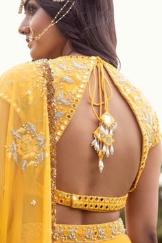 New Lehenga Blouse Design, Yellow Lehenga Blouse Designs, Yellow Designer Blouse, Back Choli Design, Blouse Design On Lehenga, Stylish Blouse Design For Lehenga, Lehenga Back Blouse Designs, Choli Blouse Design Back, Blouse Designs On Lehenga