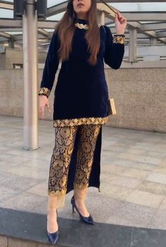 Velvate Suit Designs, Velvet And Brocade Suits, Pakistani Velvet Suits Party Wear, Brocade Suit Design, Velvet Kurtis Design, Velvet Kurti Design, Velvet Suit Design, Maquillage Yeux Cut Crease, Stylish Kurtis Design